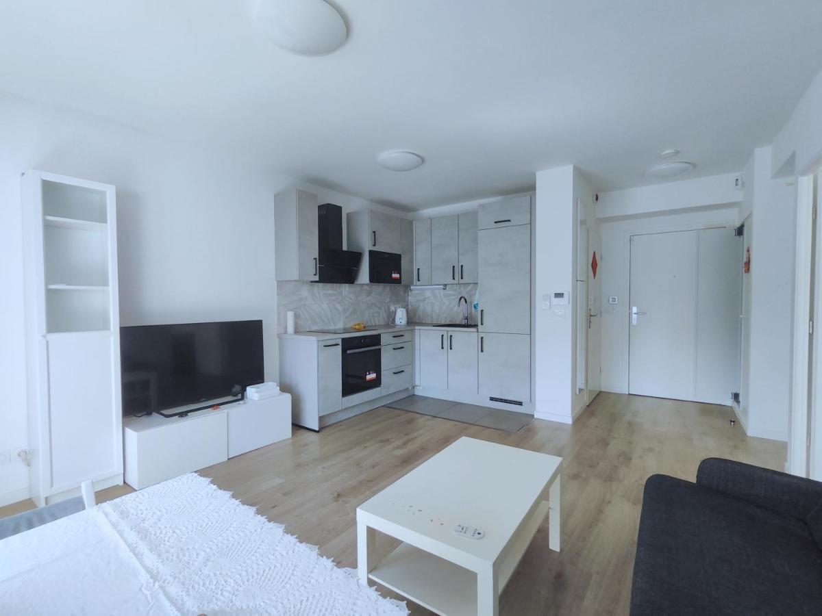 Cozy Sunshine Apartment With Balcony 4 Persons Max Іврі-сюр-Сен Екстер'єр фото